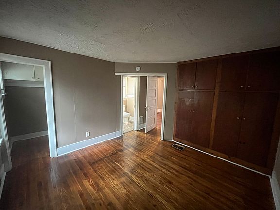 4th image of 528 Seward St
