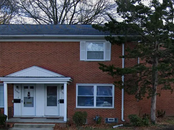 6911 Town Ln, Dearborn Heights, MI 48127
