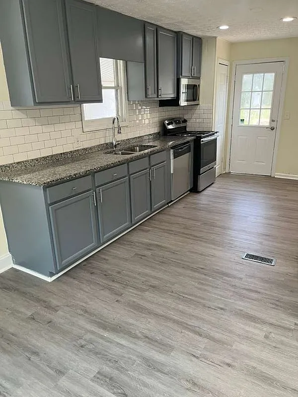 Building Photo - 2181 Gordon Cir SE