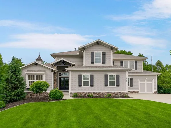 9900 W 152nd St, Overland Park, KS 66221