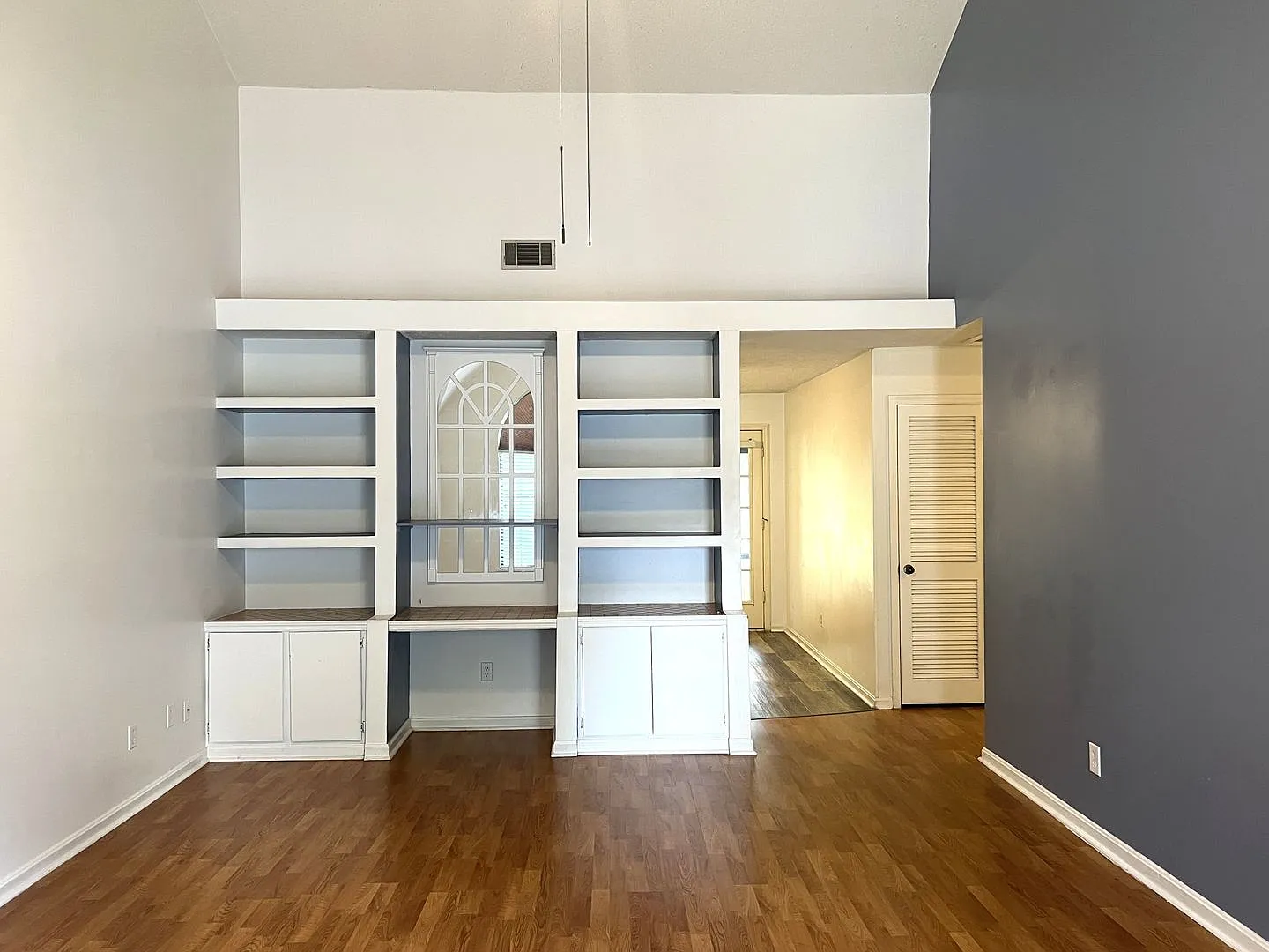 2BD/2B Duplex Near RAFB — Photo 2