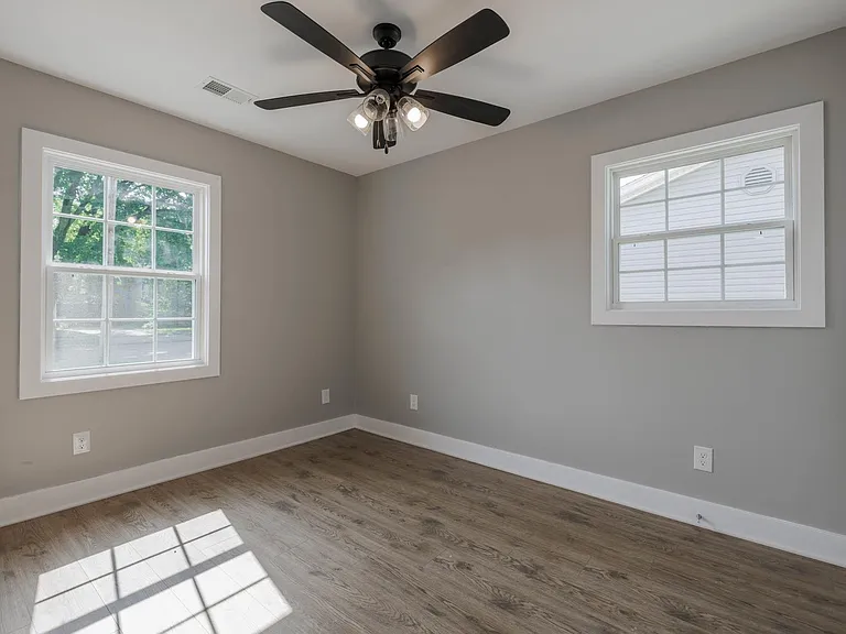 660 Fargo St — Photo 5