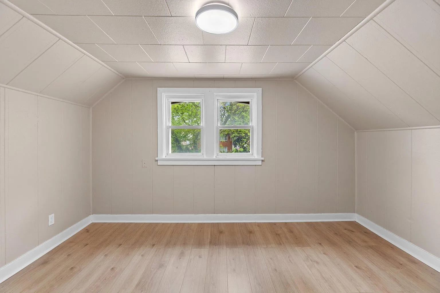 2 bed, 1.0 bath, $895 — Photo 3