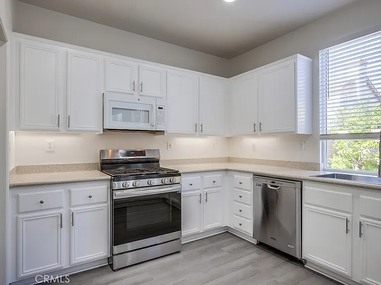 321 Riley Ct — Photo 18