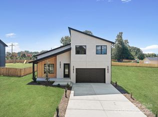 760 New Hope Rd, Flat Rock, NC 28731