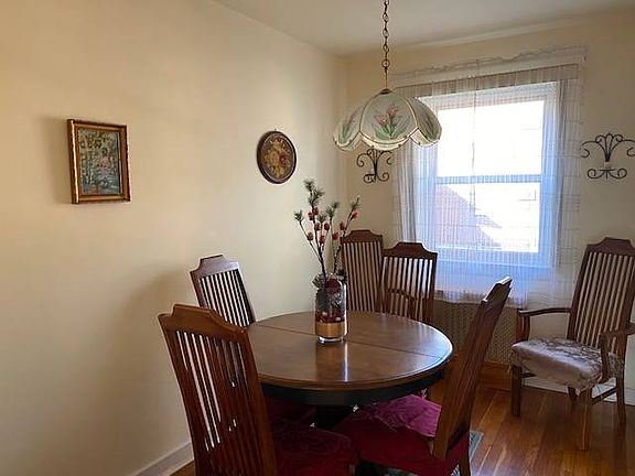 4th image of 247-62 77th Cres Floor 1