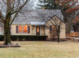 2757 Meadowbrook Dr SE, Cedar Rapids, IA 52403
