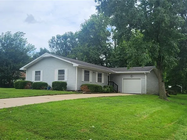 406 E Tuggle St, Gallatin, MO 64640