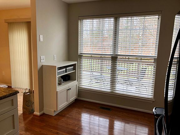 5th image of 144 Quiet Waters Pl