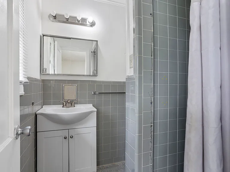 1918 Orchid St — Photo 10