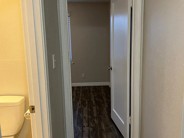 1729 Houston Ave — Photo 12