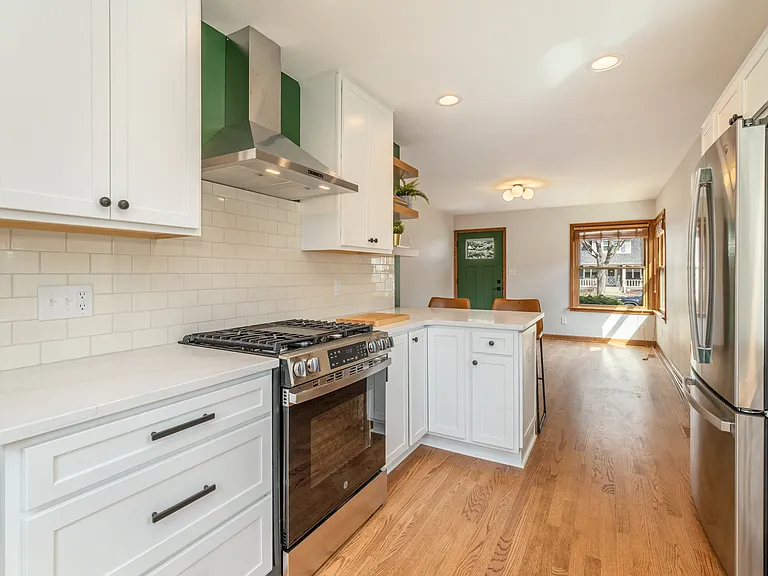 7639 W Lorraine Pl — Photo 4