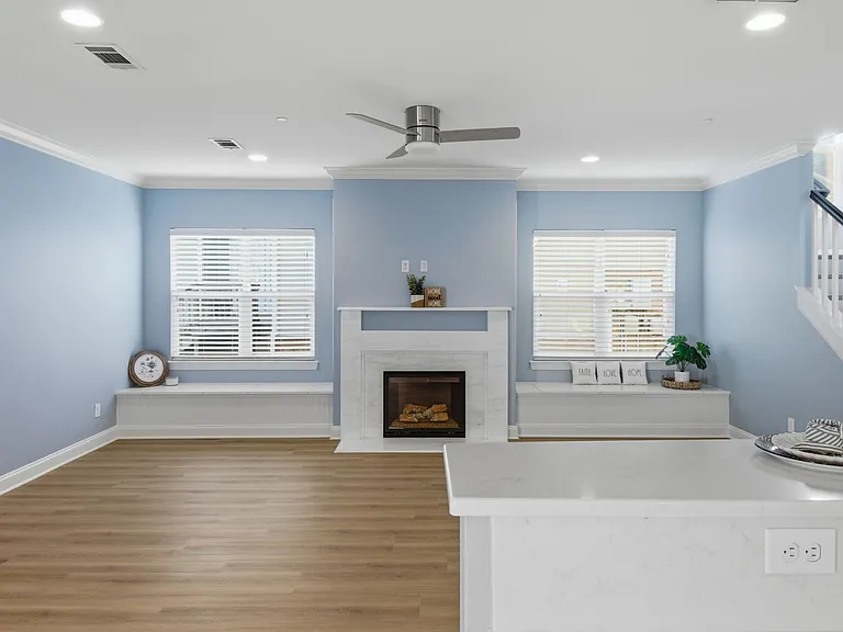 623 Streamside Ln — Photo 15