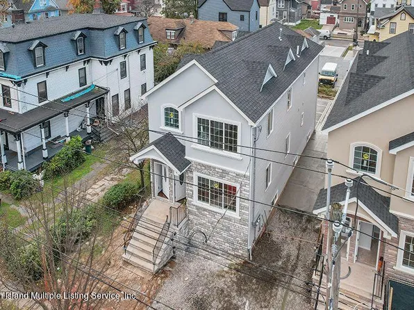 122 Taylor St, Staten Island, NY 10310