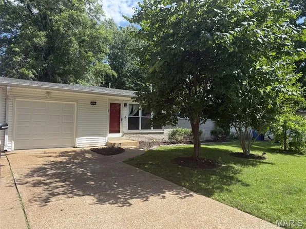 860 Flora Ln, Florissant, MO 63031