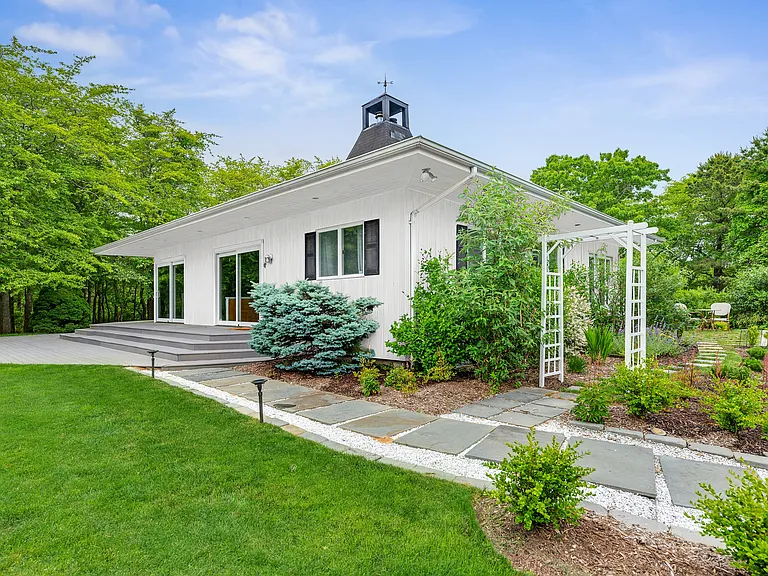83 Porter Rd — Photo 2