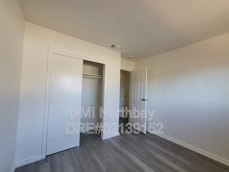 1325 Canterbury Dr — Photo 11