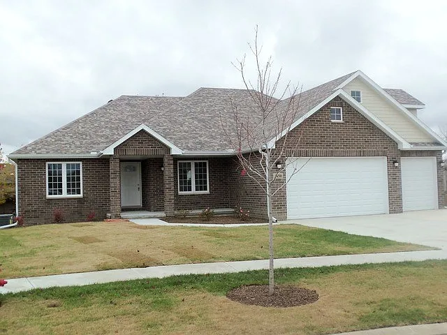 1450 Lakeside Ln photo 1