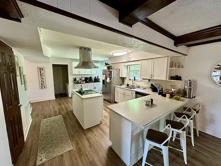10117 Wolf Den Ln — Photo 5