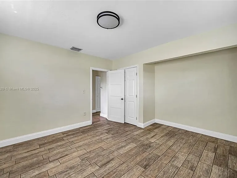 17130 NE 7th Ave — Photo 10