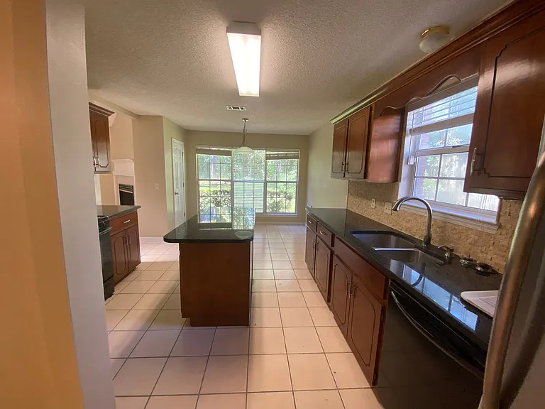24 Neptune Dr — Photo 17