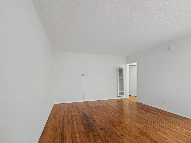 1037 N Curson Ave #2 — Photo 5