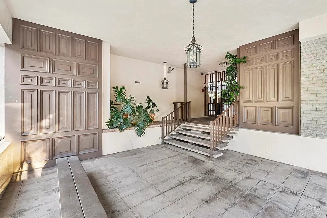 6100 Buckingham Pkwy — Photo 3