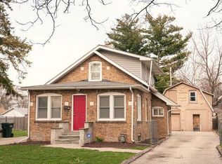 33 N Orchard Ave, Waukegan, IL 60085