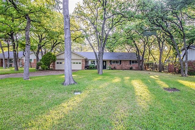 1st image of 725 Kentwood Cir