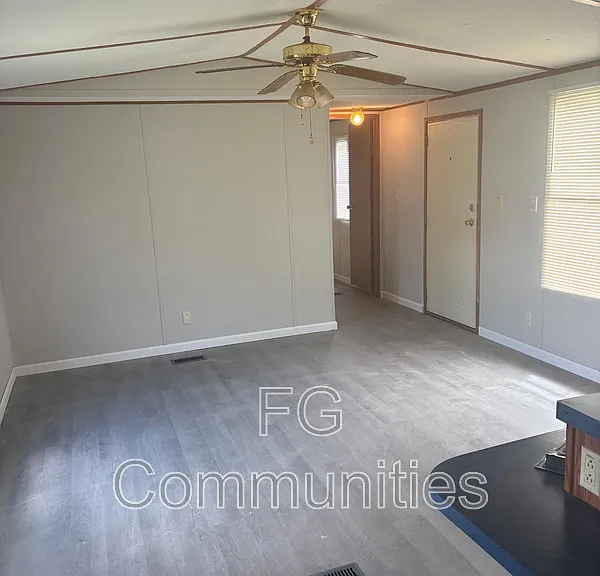 1726 Suburban Dr #25 — Photo 2