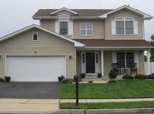 17 New Mills Dr, Pemberton, NJ 08068