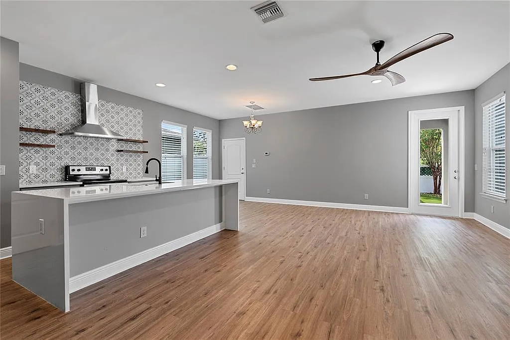 3 bed, 2.5 bath, 2396 sqft, $3,000 — Photo 4