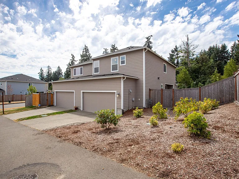 3368 Hoffman Hill Blvd — Photo 2