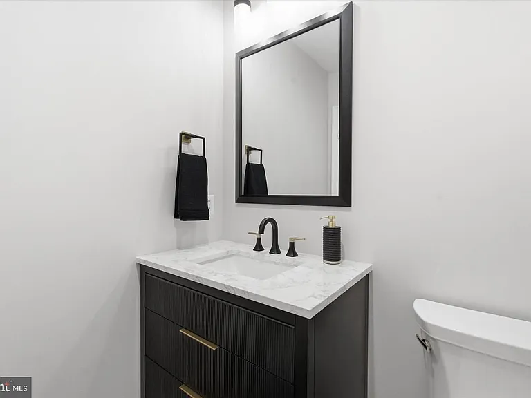 7825 Oldchester Rd — Photo 32