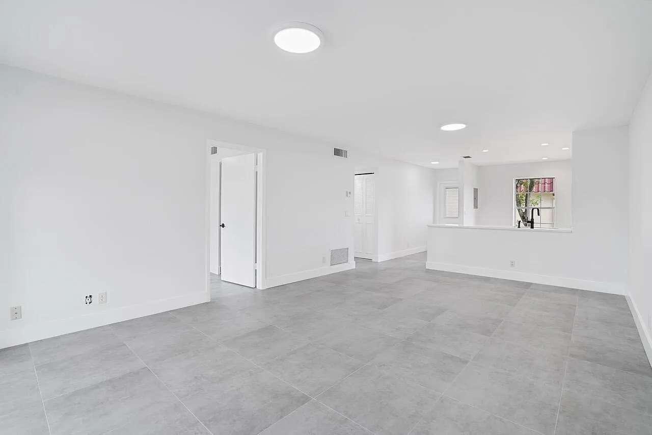 2 bed, 2.0 bath, 941 sqft, $2,300 — Photo 3
