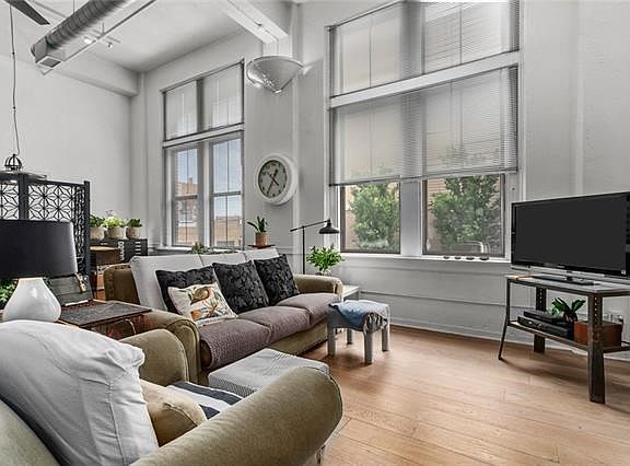 3rd image of 523 Grand Blvd APT 1E