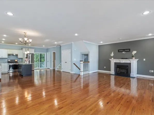 52 Compass Point #52, North Andover, MA 01845