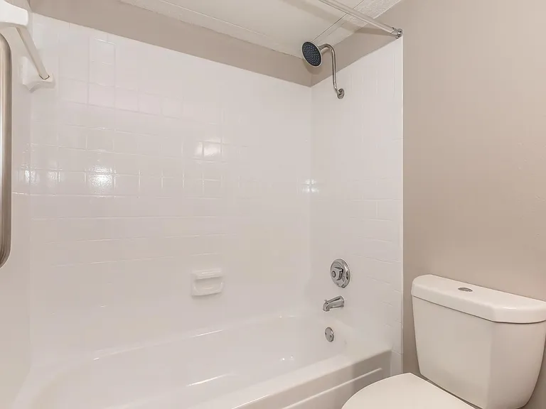 Eagle's Point Apartments — Photo 44