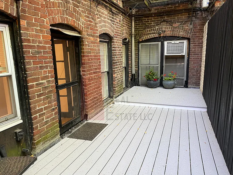 Cedar Lane Way — Photo 1