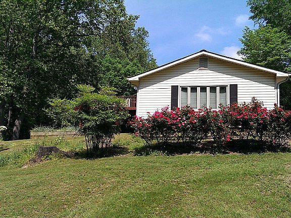 Rose garden 2  LS house view