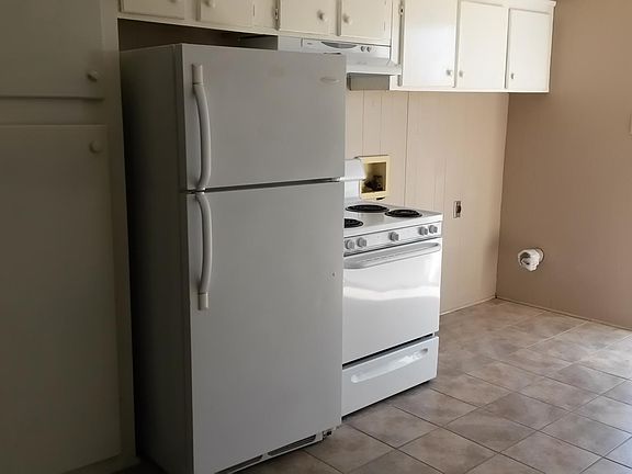 Kitchen Pantry + Washer/Dryer Hook-ups