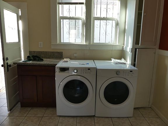 Washer/Dryer in Kitchen - No more searching for quarters