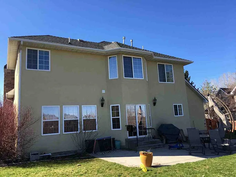 947 Canterbury Dr — Photo 5