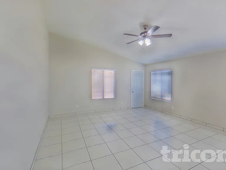 9002 W Palm Ln — Photo 2