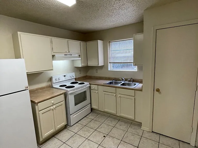 2336 Elm Park Dr — Photo 8