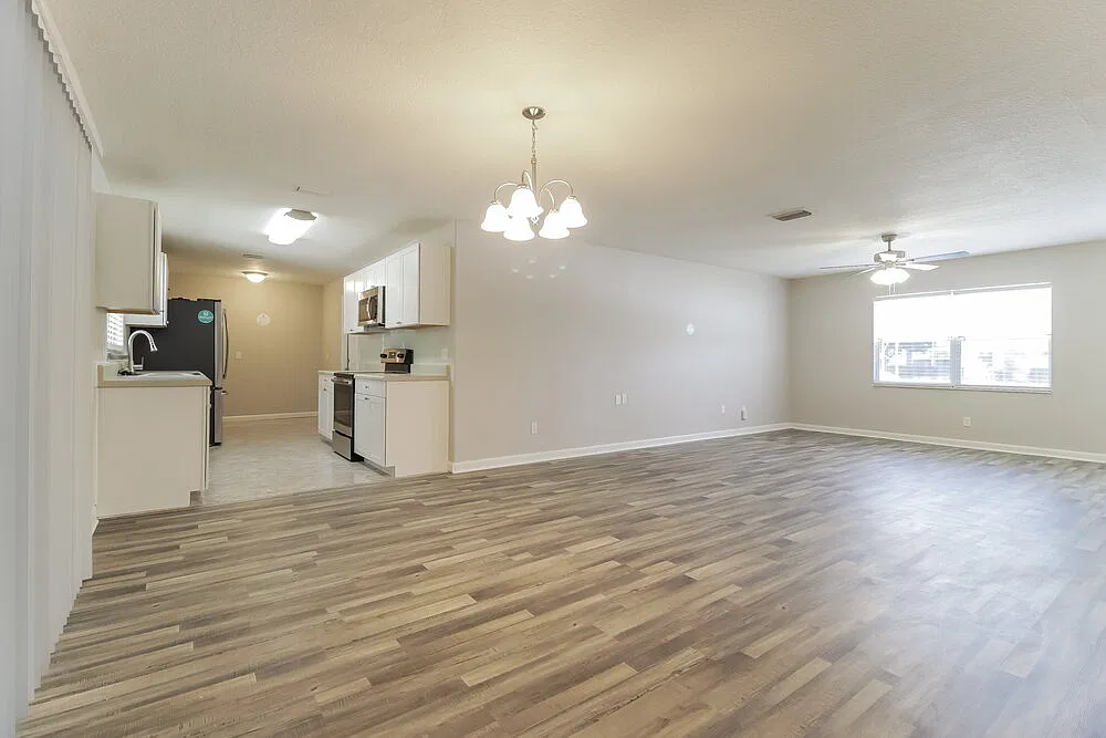 3 bed, 2.0 bath, 1499 sqft, $2,560 — Photo 4