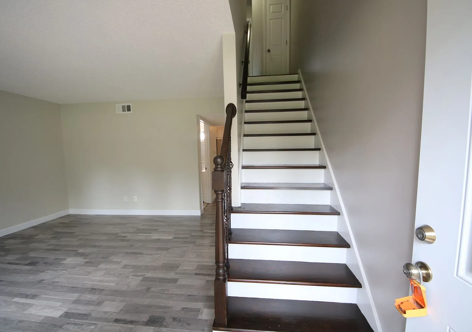 2 Bed/1.5 Bath House Available for Rent — Photo 3