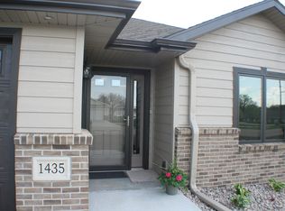 1435 J St, Geneva, NE 68361