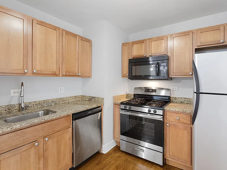 7616 N Marshfield Ave — Photo 28