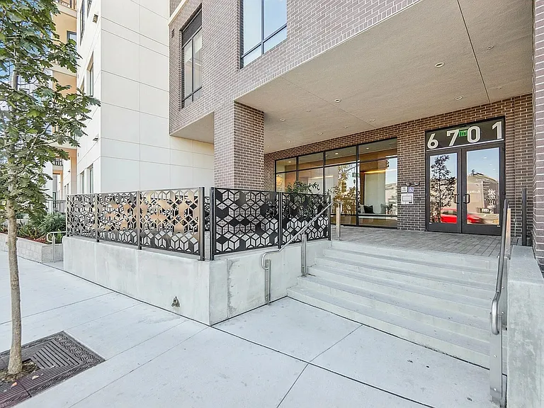 Bayview — Photo 4